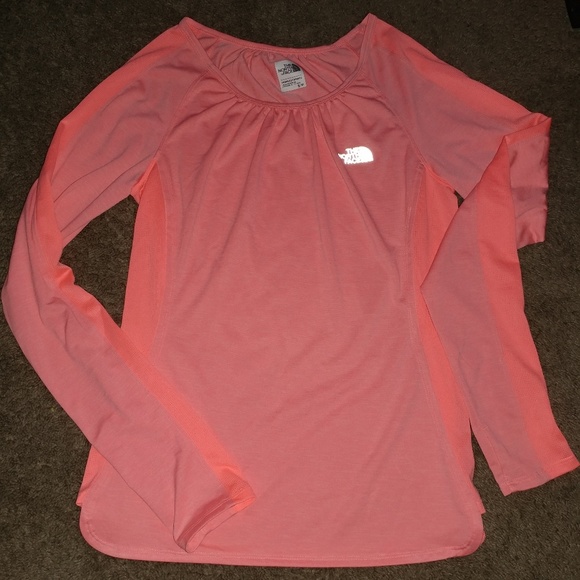 The North Face Tops - 📌The North Face📌Longsleeve shirt with thumb hole